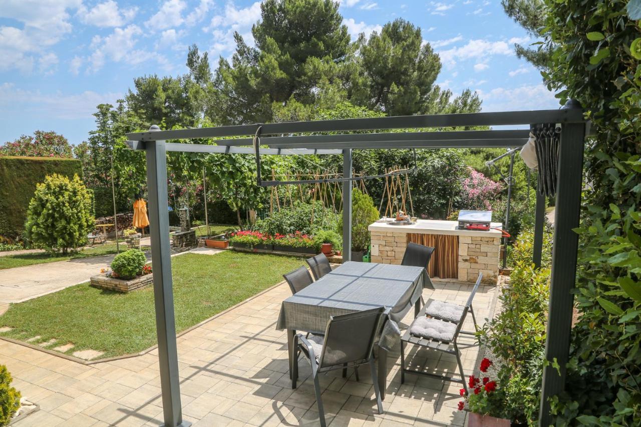 Apartmani Nena I Branko Premantura Exterior foto
